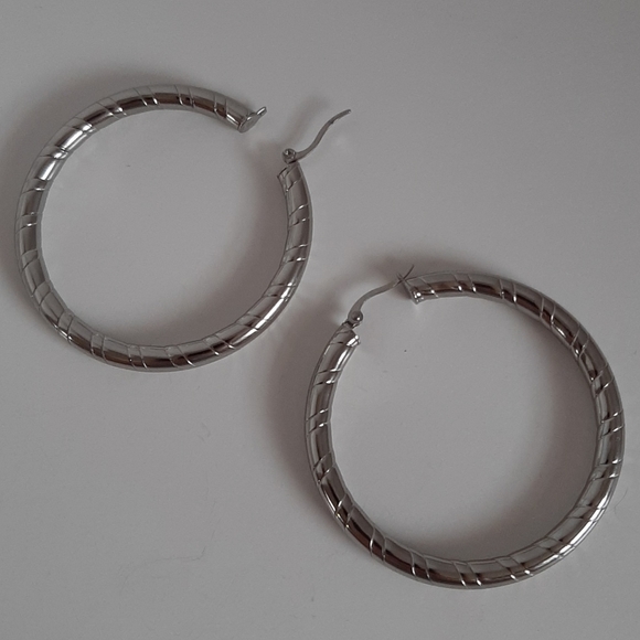 Steel By Design Jewelry Stainless Steel 1¾" Silver Ribbed Hoop Earrings - Picture 3 of 7